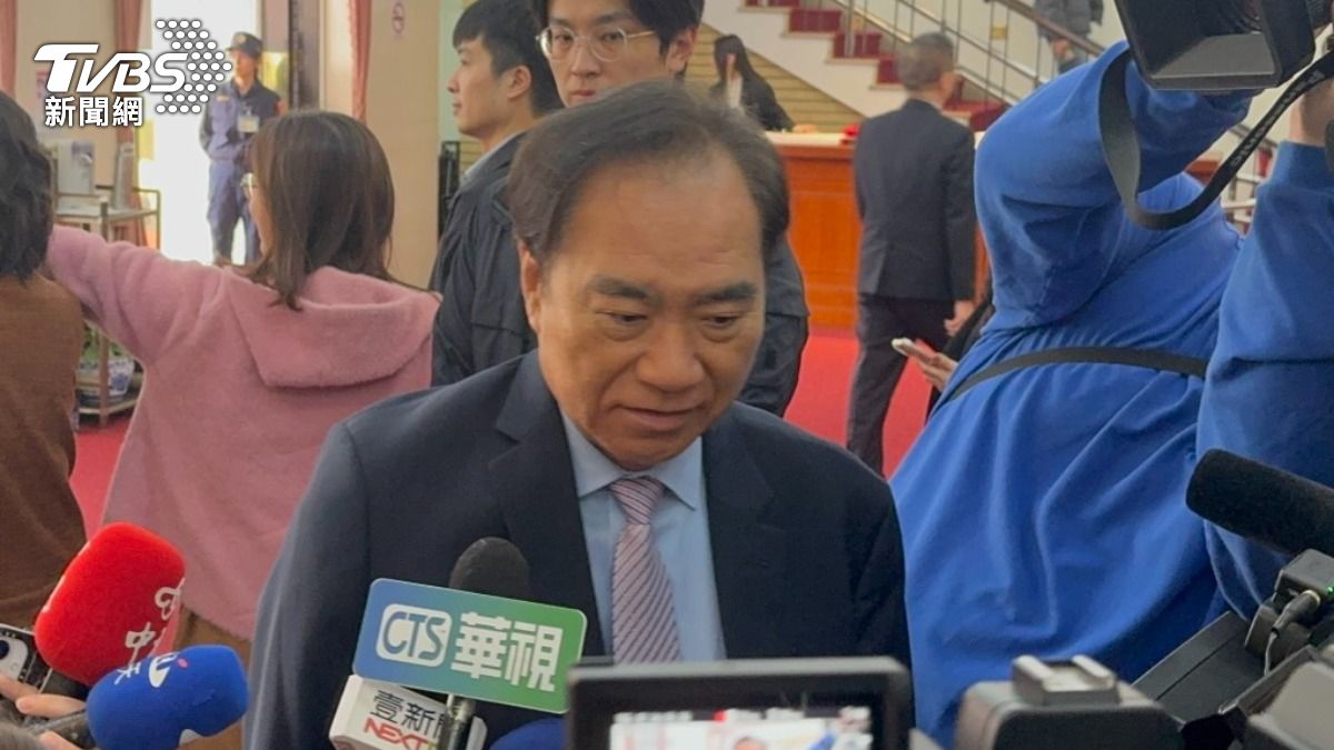 中選會代理主委吳容輝受訪。(圖/陳怡潔攝)