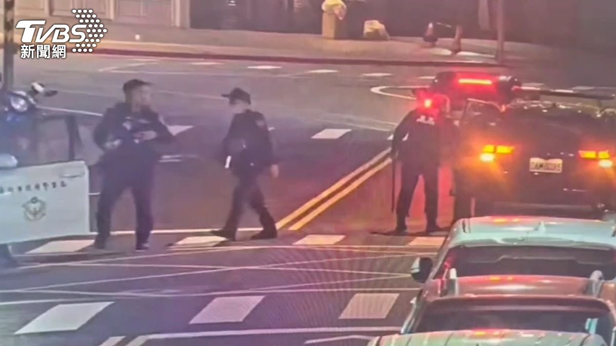 警方獲報趕抵現場，排解糾紛並協助傷者送醫。（圖／TVBS）