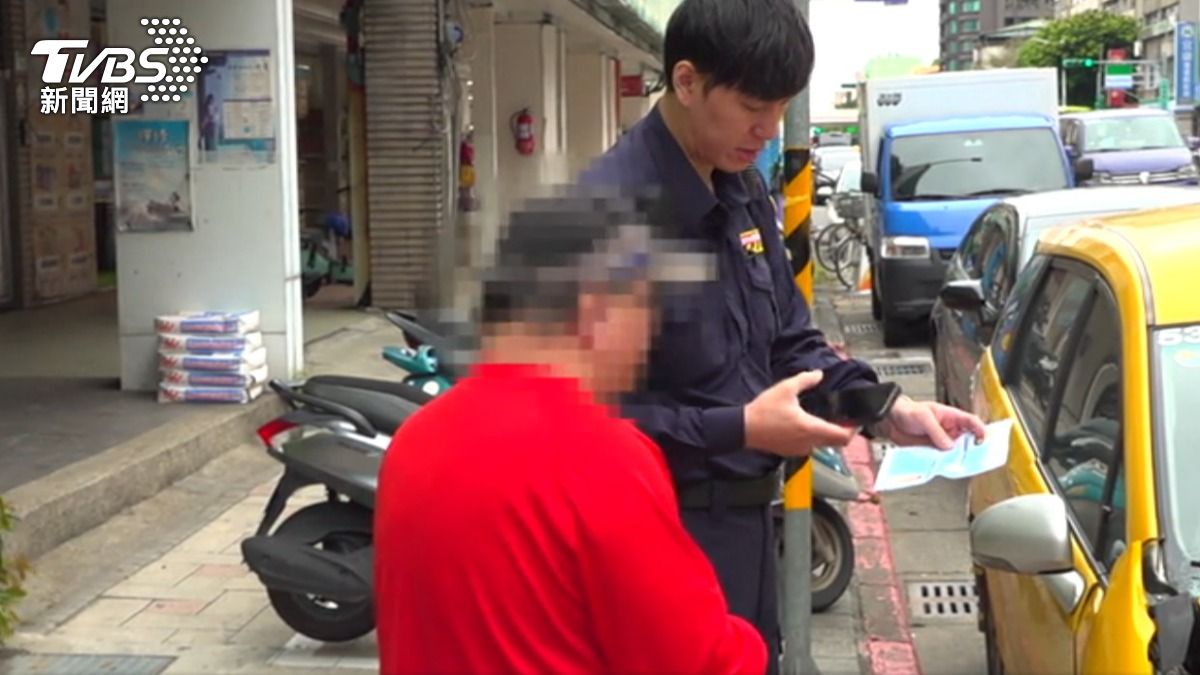 運將撞傷兩人遭抓包無照,營登影印友人的,涉犯偽造文書。(圖/TVBS)