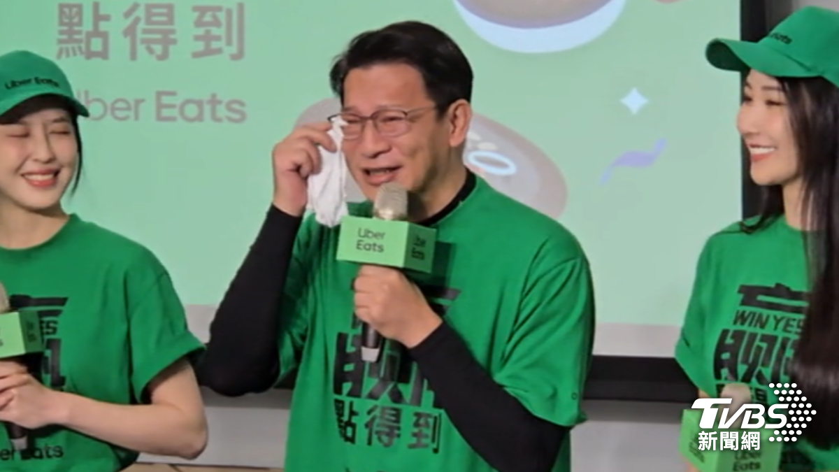 體育主播徐展元分享,戰日吃壽司、戰韓吃年糕,而對捷克要清潔把對手清掉。(圖/TVBS)
