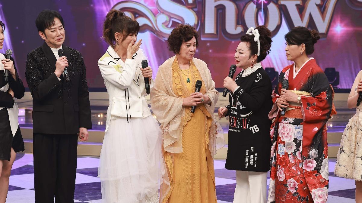 龍千玉媽媽(中)為了女兒,特別上白冰冰(右)節目。(圖/民視提供)