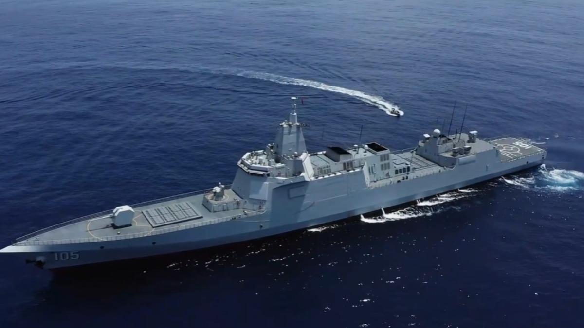 解放軍的055型導彈驅逐艦，圖為舷號105的大連艦。(圖／央視)