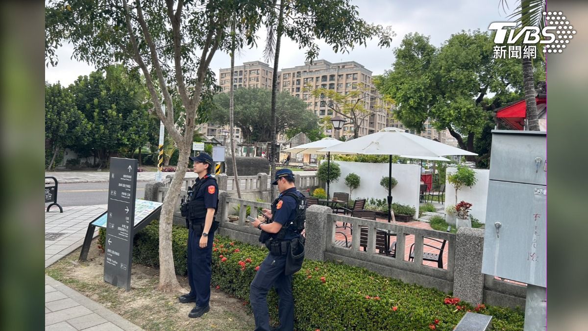 打人的阿伯疑似是附近居民,經過一夜目前仍在逃,警方已經鎖定對象將持續擴大追緝。(圖/TVBS)