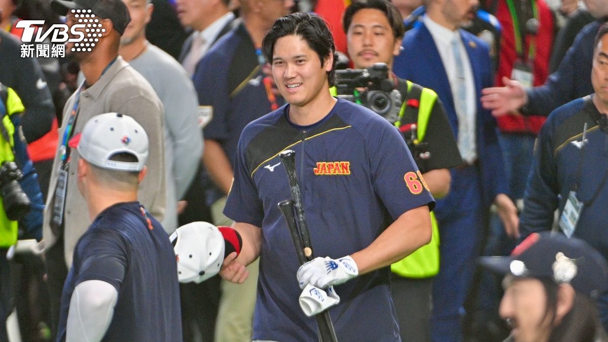 台日戰前大谷翔平敲出兩轟，引發全場觀眾驚呼。(圖／胡瑞麒攝)