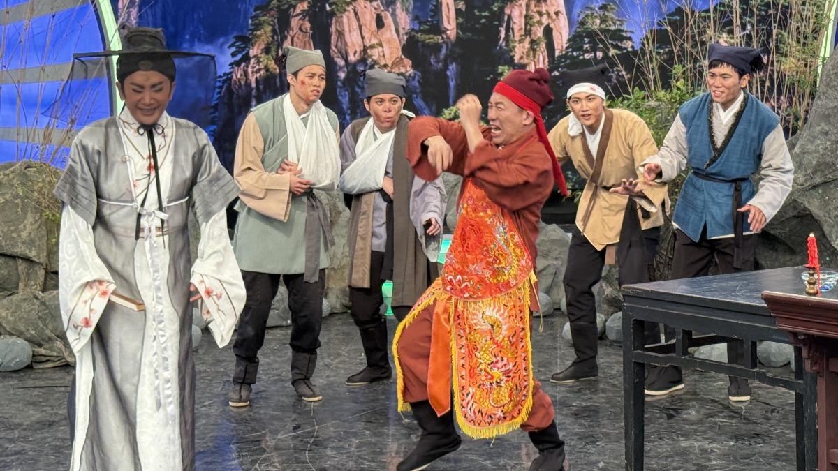郭子乾表演太荒謬讓陳亞蘭笑場。(圖/華視提供)