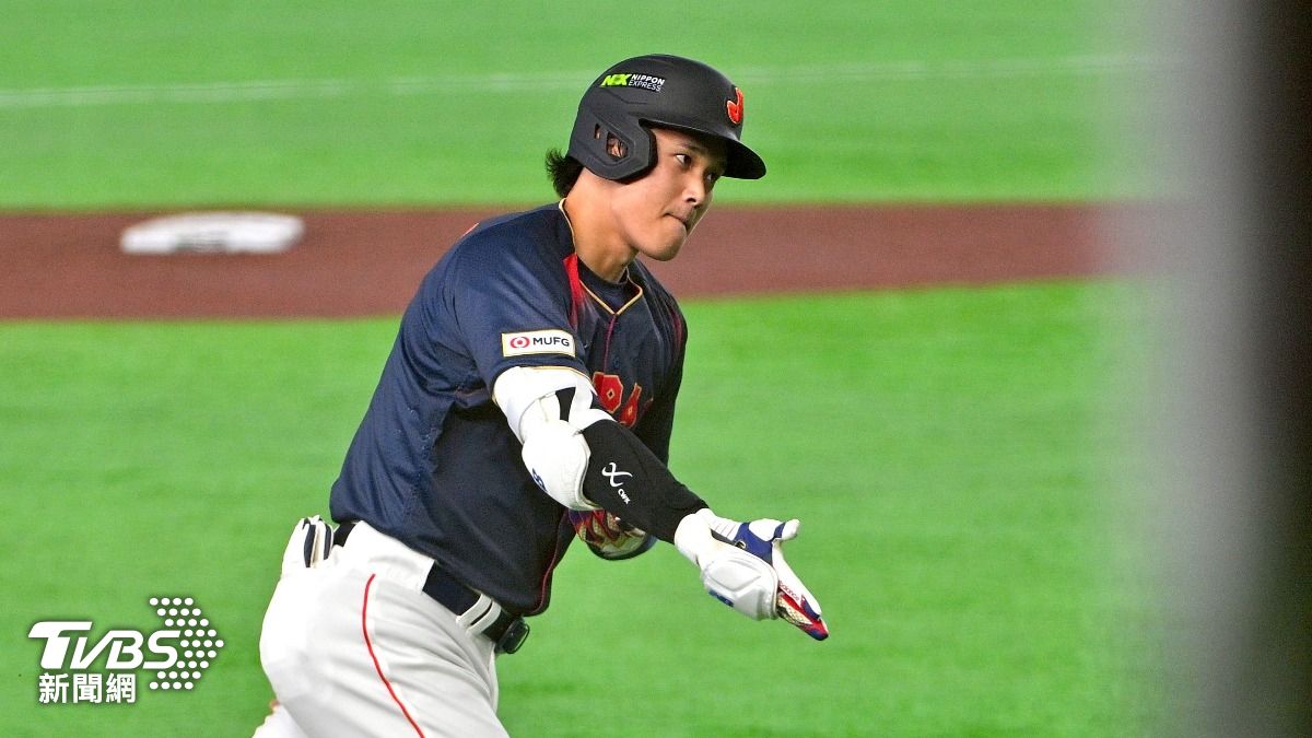 WBC/大谷翔平差1支三壘安打完全打擊 上壘拍拍張育成肩膀