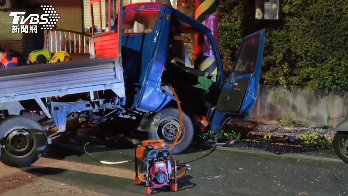 雲林深夜死亡車禍!開車回家偏移撞電桿 29歲男傷重不治