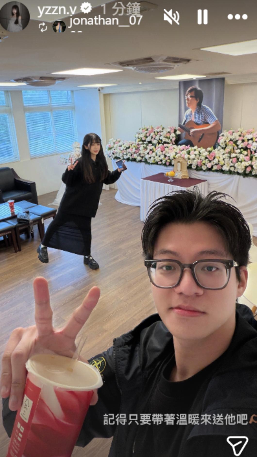 袁義與袁融比YA自拍。(圖/翻攝自袁義IG)