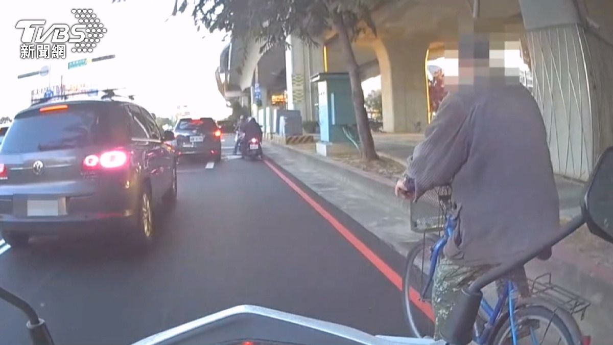 腳踏車也算酒駕！台中翁3天被攔2次　酒測值飆0.57。(圖／TVBS)
