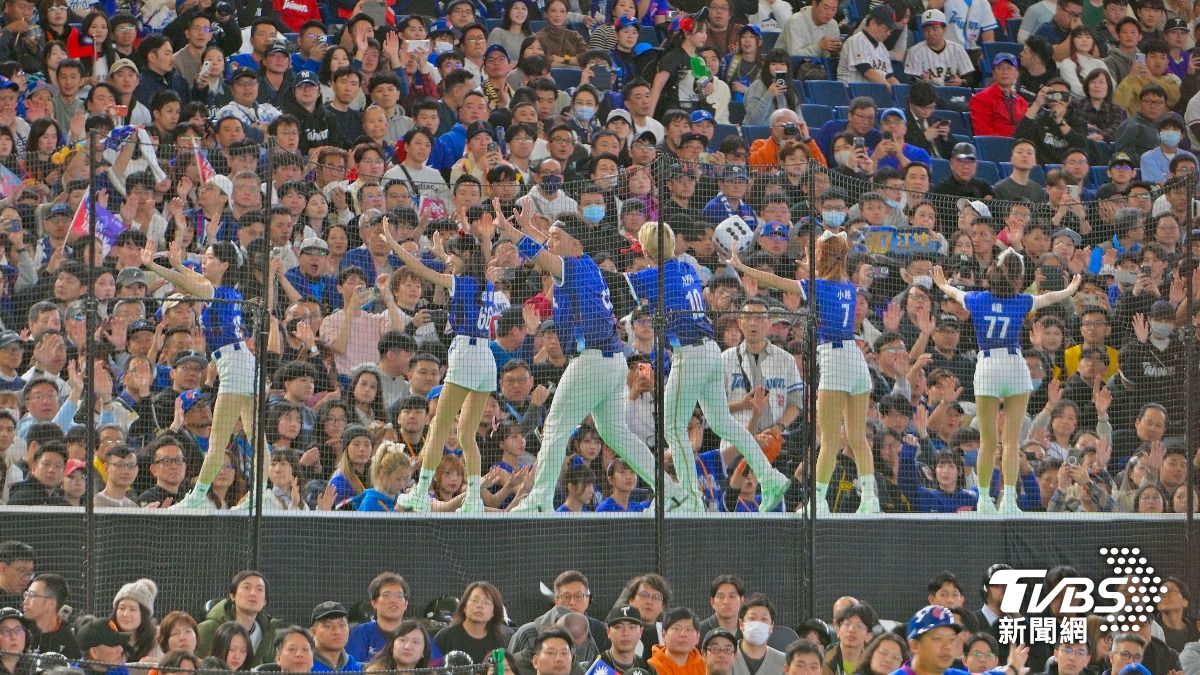 WBC/費仔滿貫砲、林昱珉火球飆K 台灣球迷東京巨蛋大玩波浪舞