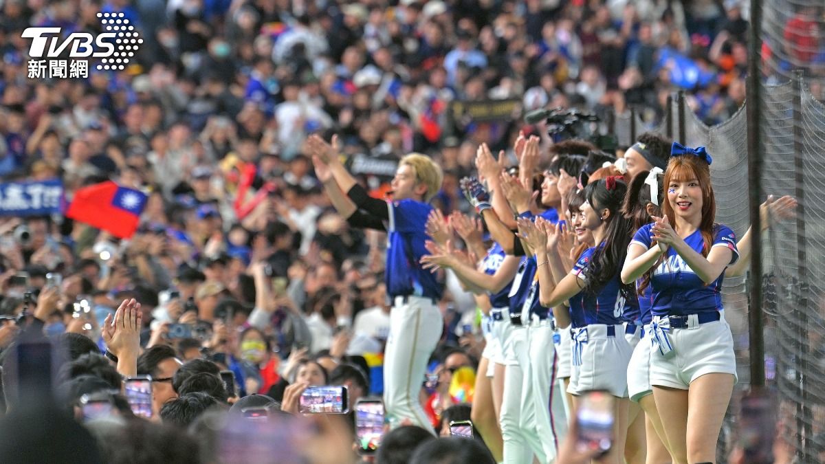 中華隊奪首勝!4大超商歡慶 咖啡買2送2、思樂冰買1送1