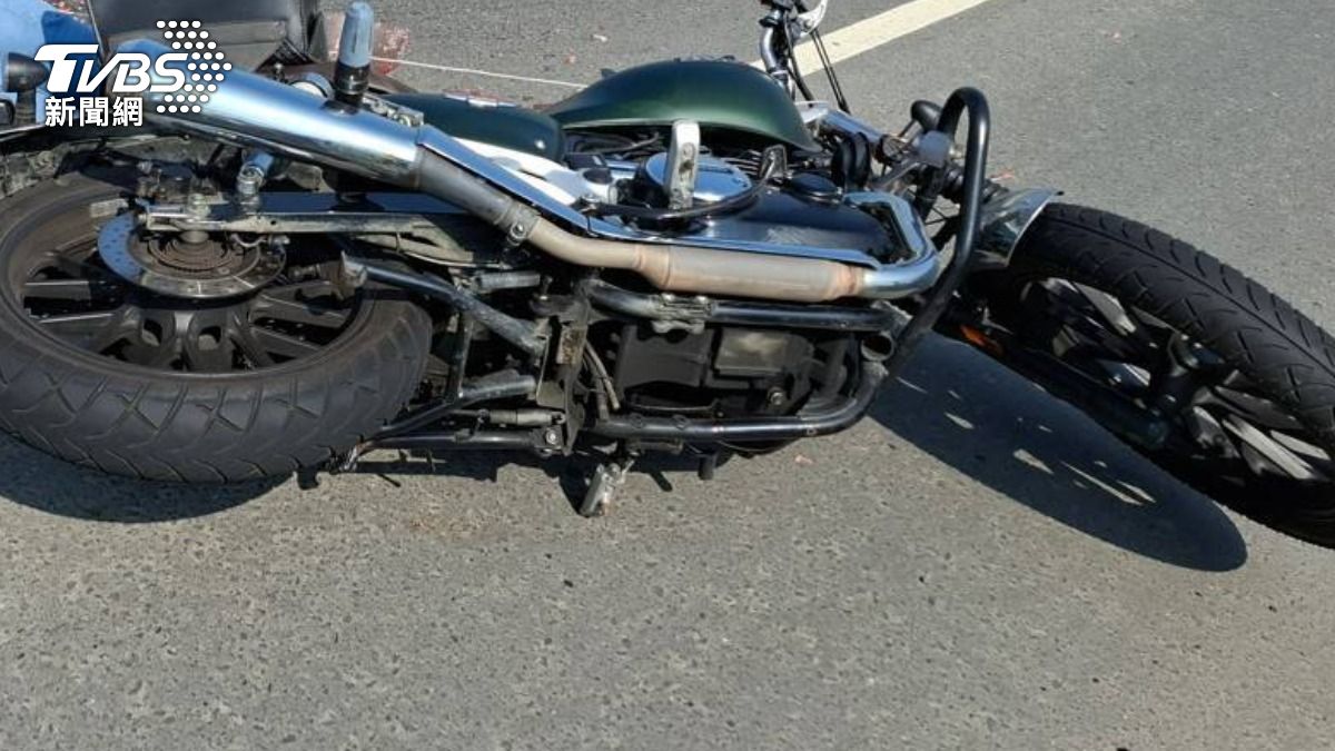 台南青葉橋上斷魂!重機騎士慘遭聯結車輾爆頭 當場死亡
