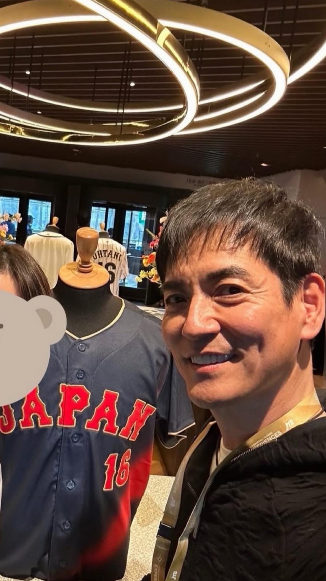 日本藝人澤村一樹觀看台日大戰。(圖/翻攝澤村一樹IG)