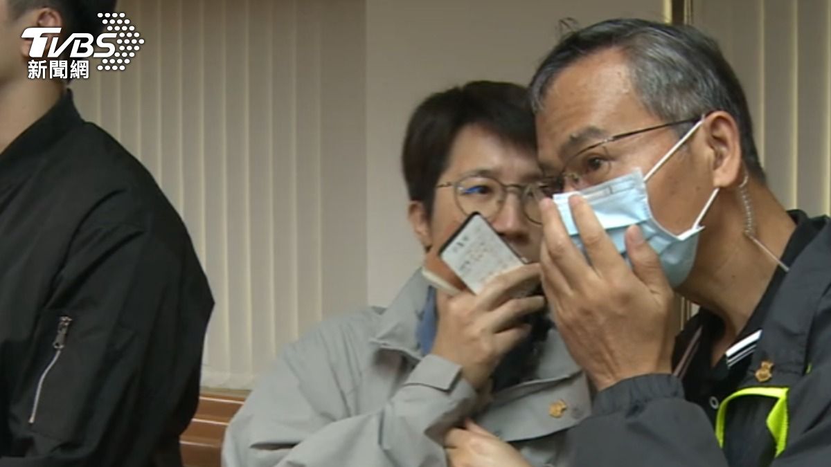 副總統出席活動麥克風遭干擾，特勤神經緊繃急確認。（圖／TVBS）