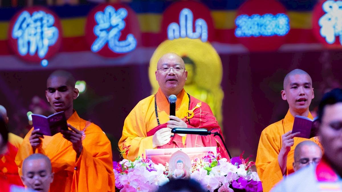 萬人禪修祈福!佛光山小巨蛋法會「19語言文疏」減碳44噸