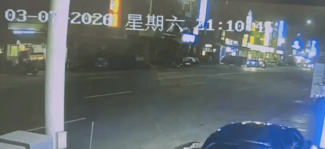 撞擊瞬間曝光。(圖/TVBS)