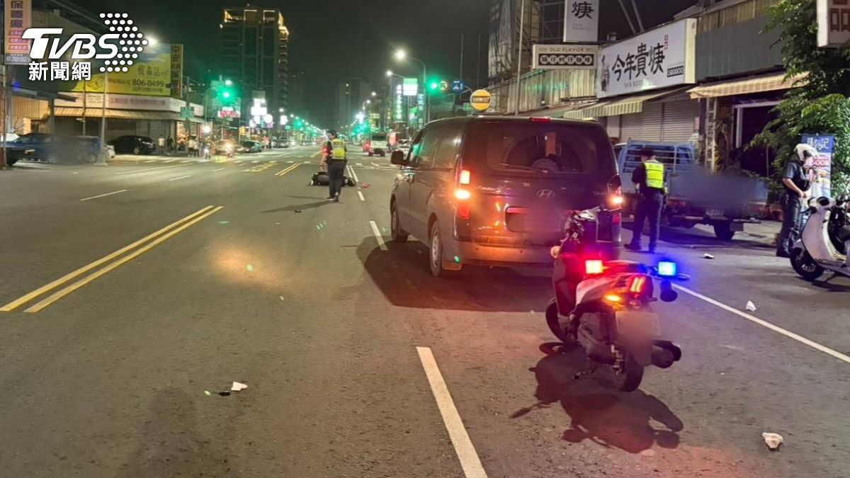 車體零件散落一地。(圖/TVBS)