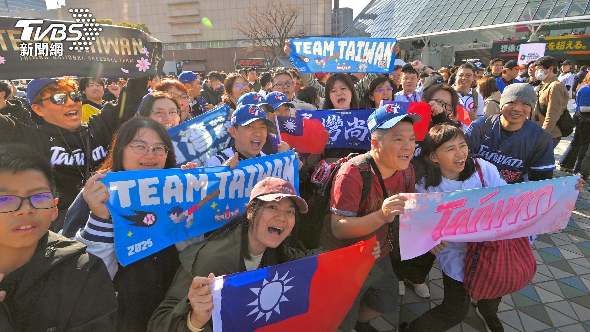 不少球迷遠赴日本為台灣加油。(圖/TVBS)