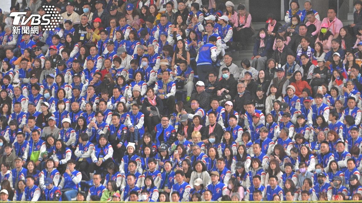 日本東京巨蛋湧入超多台灣人。(圖/胡瑞麒攝)