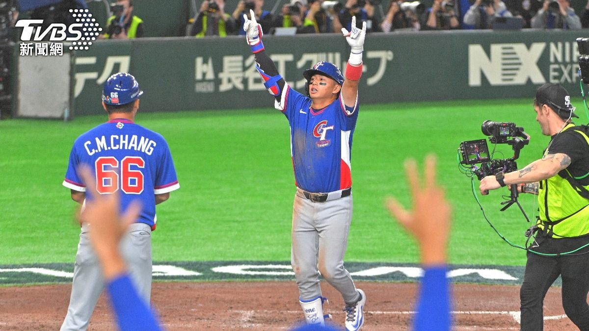 鄭宗哲擊出全壘打。（圖／胡瑞麒攝）