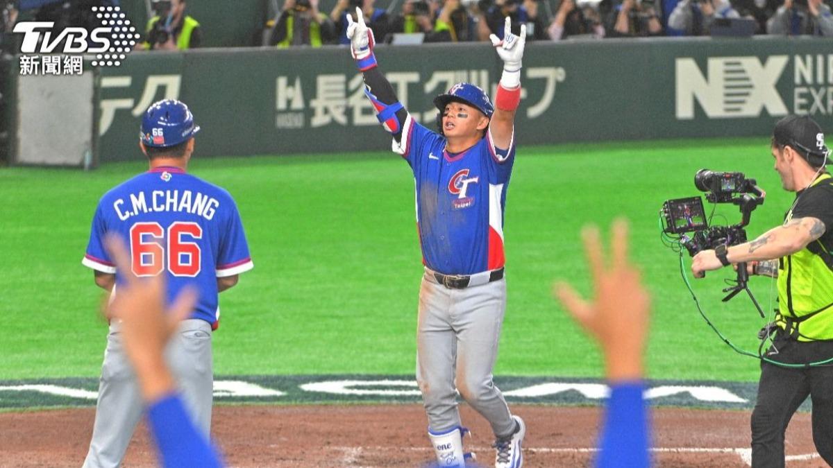 鄭宗哲擊出全壘打。(圖/胡瑞麒攝)