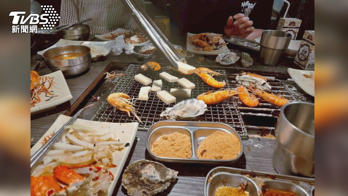 高雄吳小姐，年初二帶家人去用餐，花了四千塊，結果吃到飽變吃到吐，全家四人集體上吐下瀉，疑似食物中毒（圖／TVBS）
