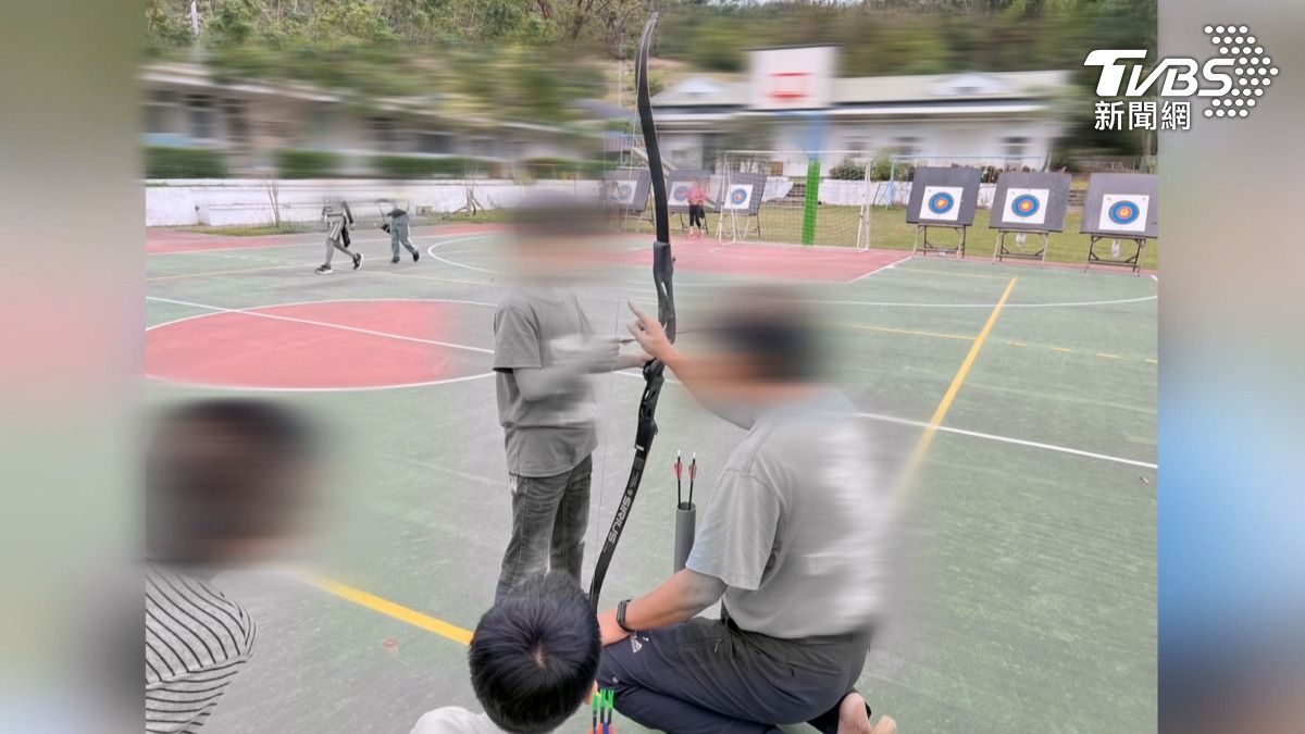 台東一所小學,雙方當時都是四年級生,兩名小學生因為藏鞋糾紛爆發衝突,受害男童左眼幾乎失明了(圖/TVBS)