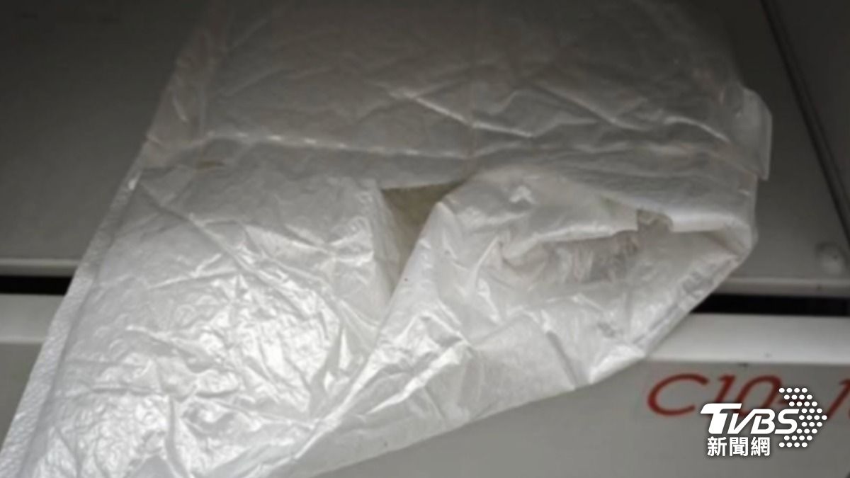 選擇智取店取貨,卻發現裡頭是空包裹,連繫客服說已尋獲,再跑一趟還是一場空。(圖/TVBS)