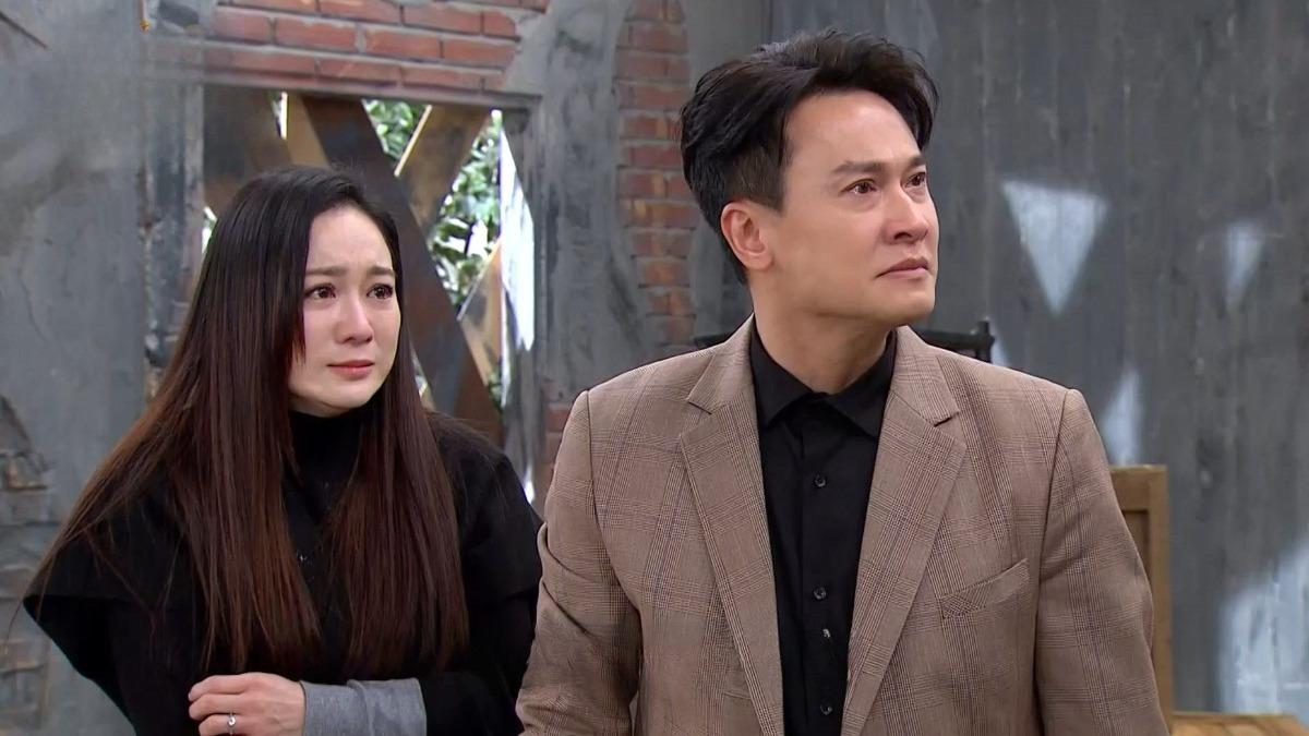 游詩璟（左）噴淚5天眼睛好痛。（圖／三立提供）