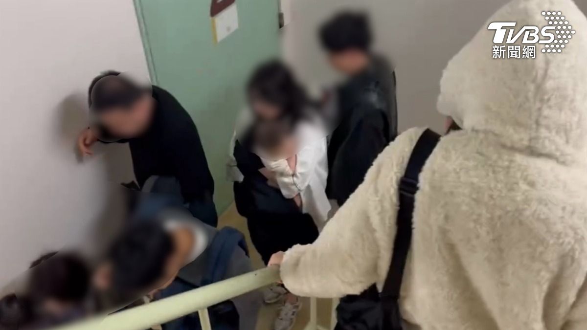 房客緊急從客房撤離至1樓大廳及戶外空地(圖/胡瑞麒攝)