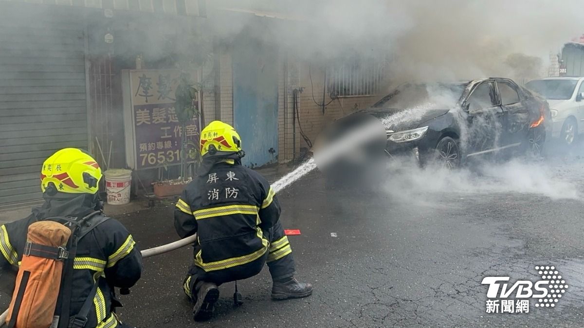 快訊/猛火瞬間吞噬汽車 屏東22歲男臉、肢體遭火吻急送醫