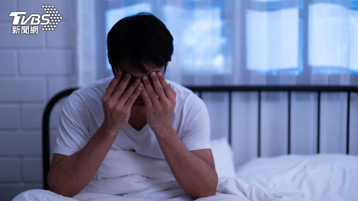 32歲男視力剩0.1「眼球雪花白」！醫見血糖狂飆400：1原因惹禍
