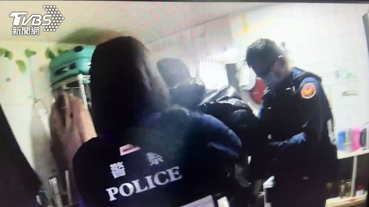 警方到場後，發現占用者竟是51歲的陳姓男子，而他正是該套房的前租客。（圖／TVBS）