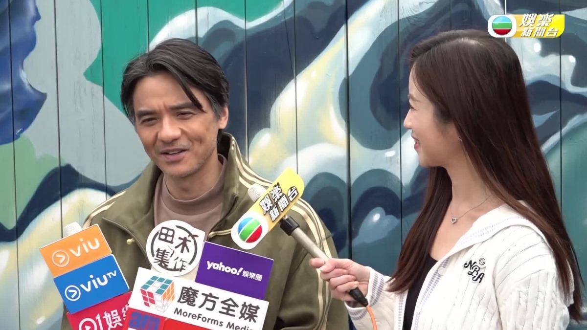 馮德倫被問是否要邀請舒淇擔任MV女主角。(圖/TVB娛樂新聞台)
