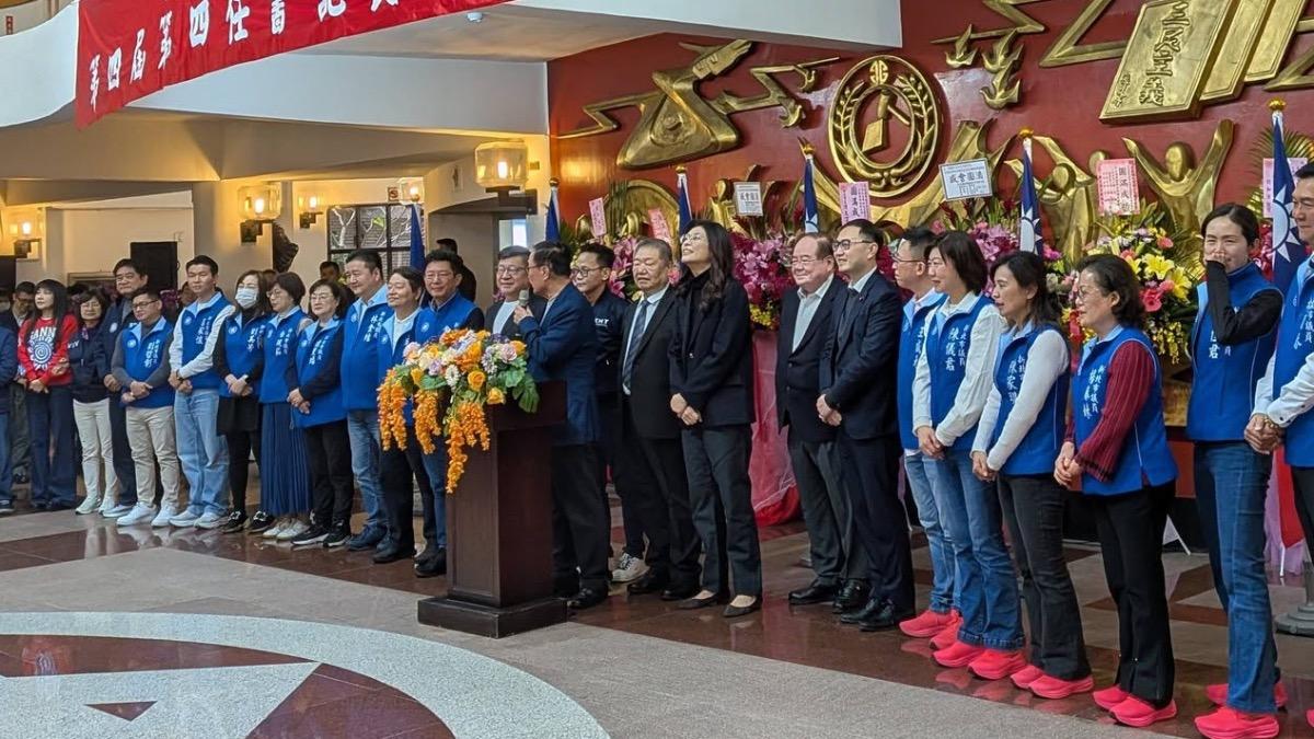 國民黨主席鄭麗文今天和新北市長侯友宜同台,為新北市長參選人李四川加持。(圖/國民黨新北市中和區黨部提供)