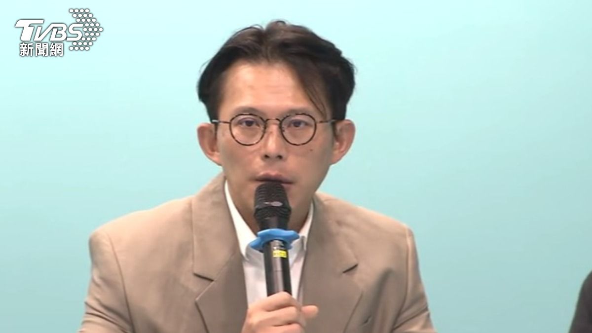 民眾黨新北市長參選人黃國昌，推出０至６歲實質教育免費政見。（圖／TVBS）