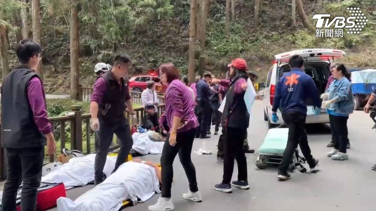 南投杉林溪車墜谷,1死、7人輕重傷。(圖/TVBS)