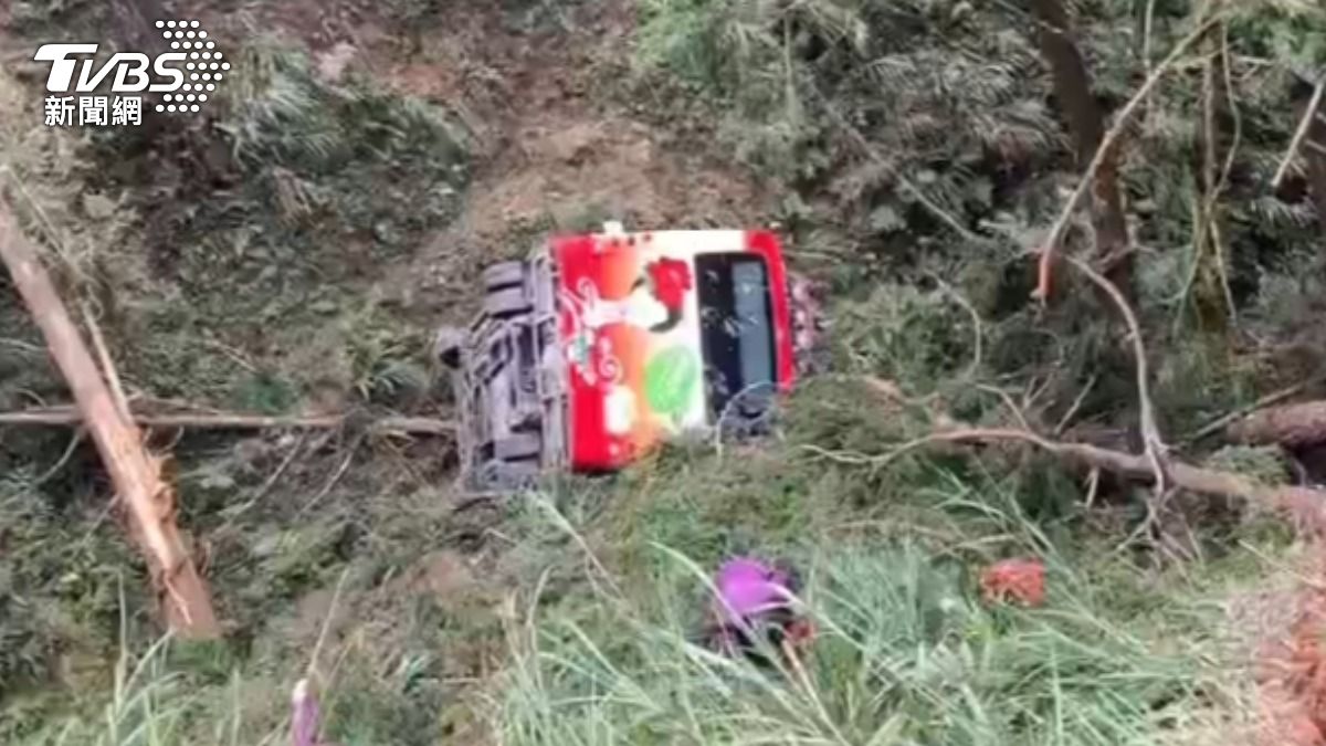 南投杉林溪園區巴士墜谷!緊急封閉管制 觀光署:遊園車全停駛