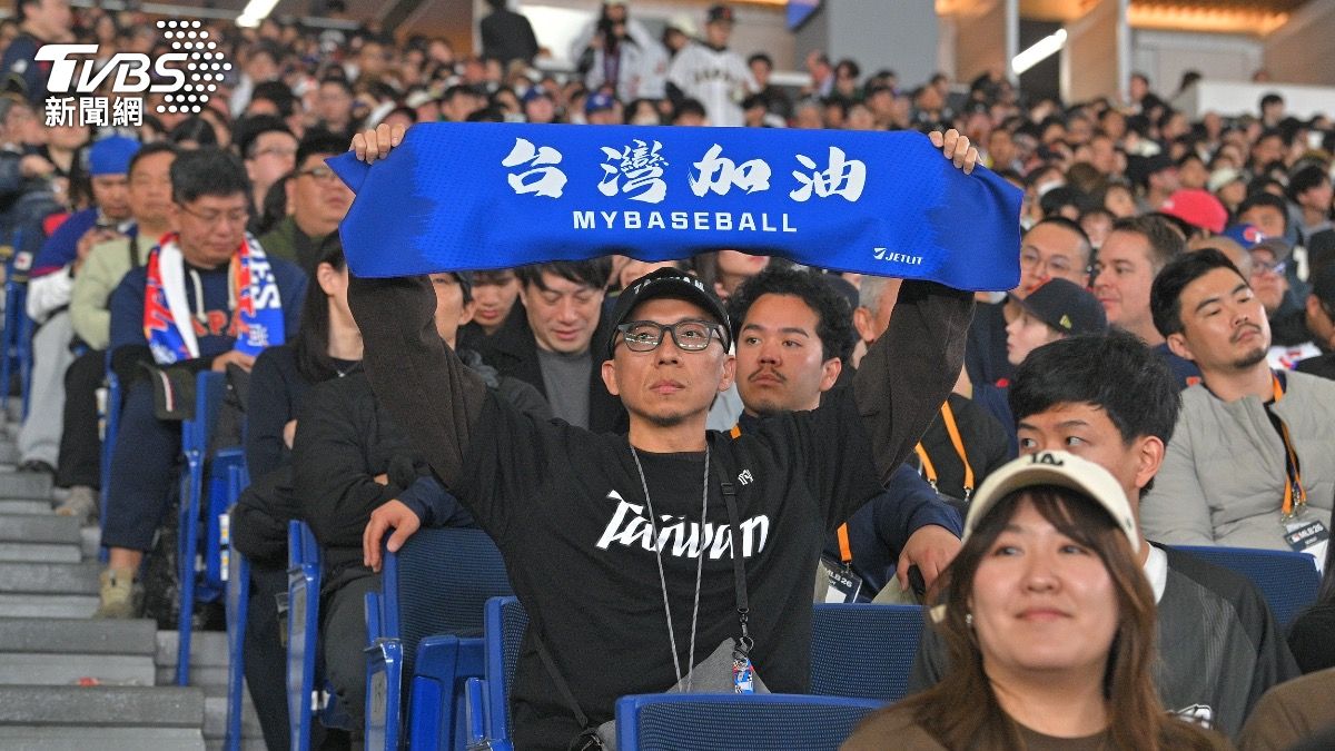 不少台灣球迷飛到日本東京替中華隊加油。(圖/胡瑞麒攝)