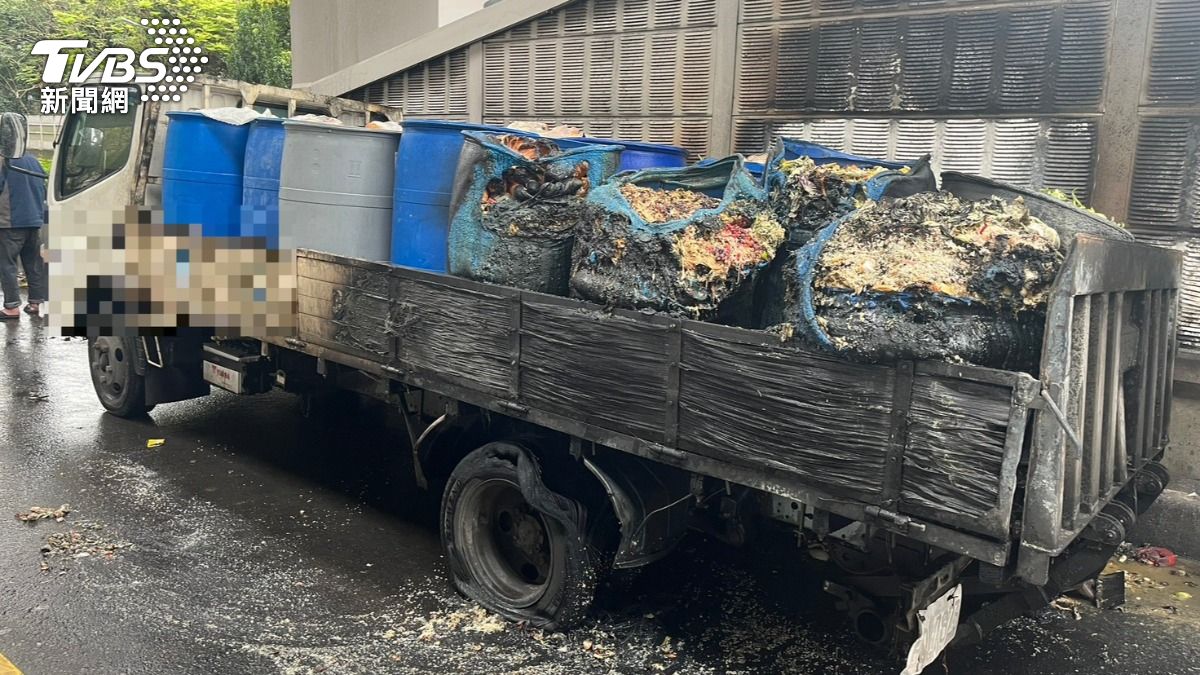 內湖南京東路火燒車 廚餘車「後輪冒火光」下秒燒成廢鐵