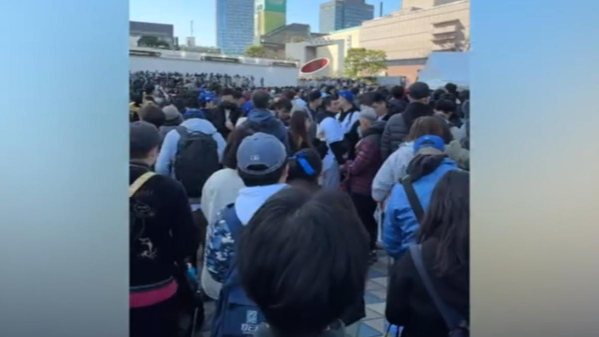 球迷赴東京巨蛋應援。(圖/TVBS)