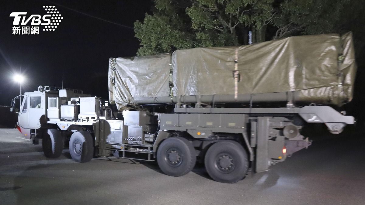 日本將12式陸基反艦飛彈改良型的發射台，搬進熊本的陸自健軍駐地。（圖／達志影像美聯社）