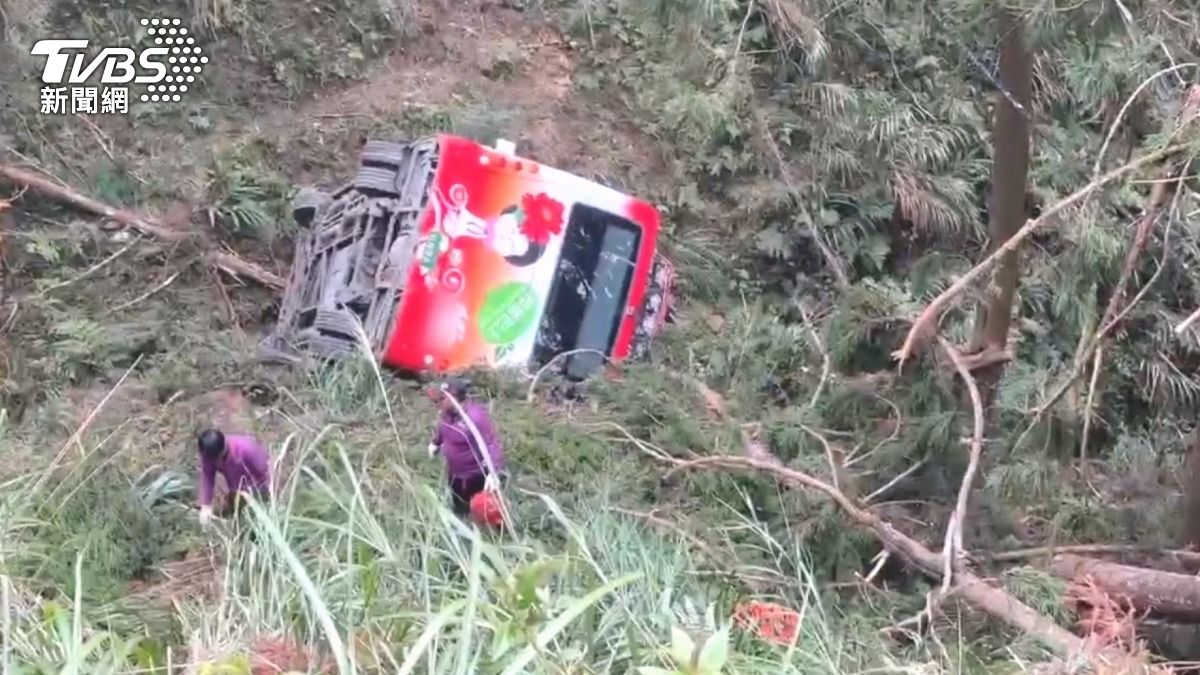 杉林溪遊園車墜谷1死7傷救援畫面曝 園區電動巴士停駛待查