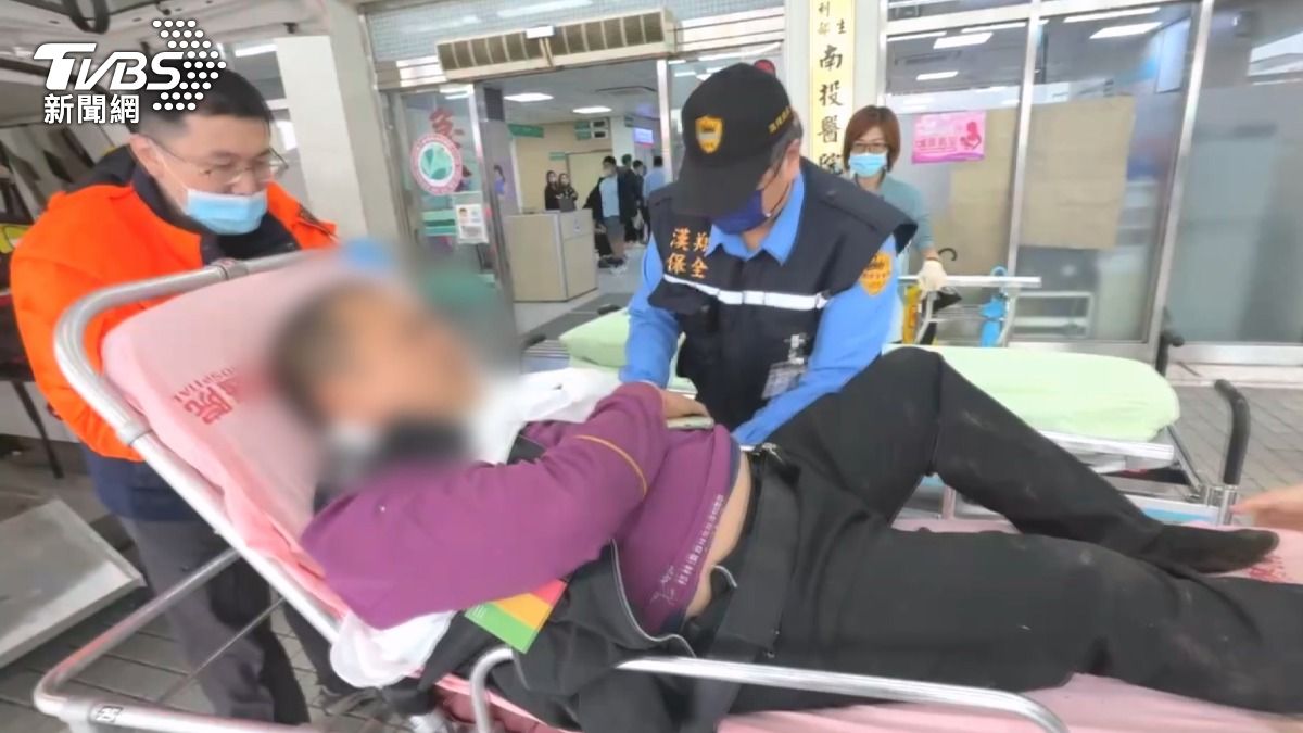 遊園車司機疑似骨折送往醫院治療（ＴＶＢＳ／圖）
