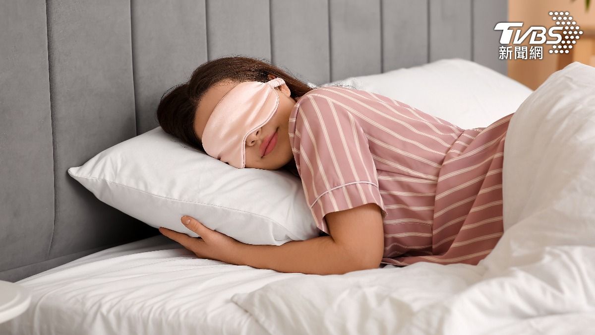 失眠族必看！網推十大助眠好物　「這款噴霧」爆紅：一噴秒入睡