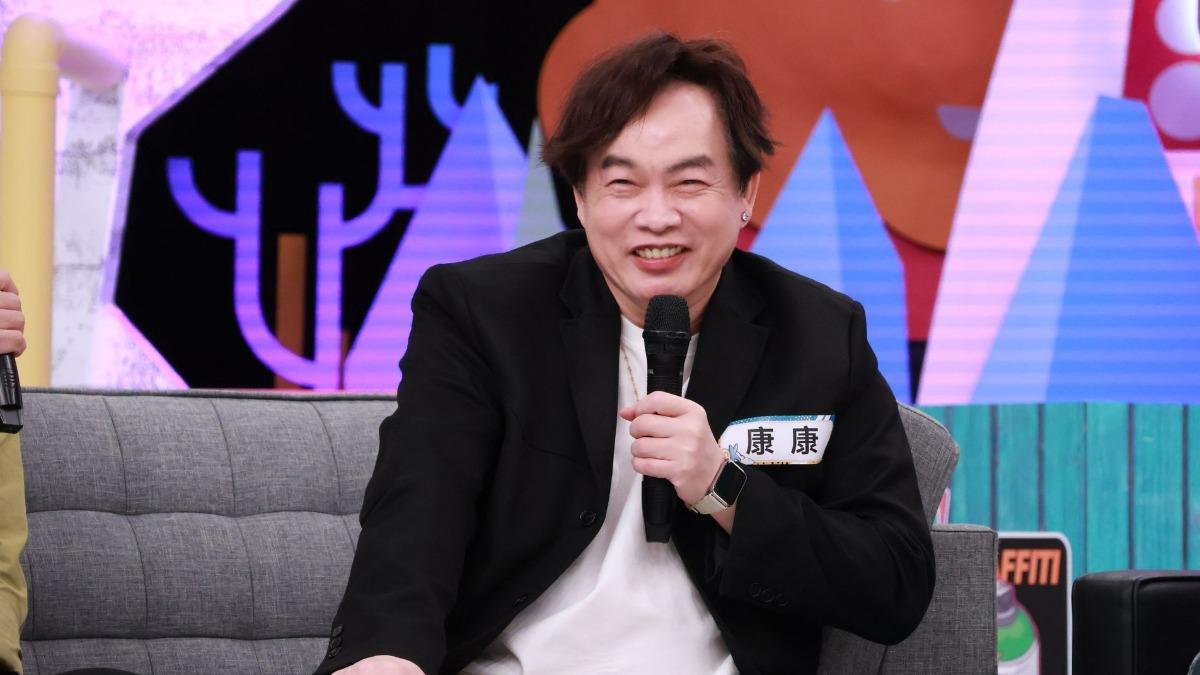 康康上節目分享在浴室滑倒的經歷。（圖／中天電視提供）
