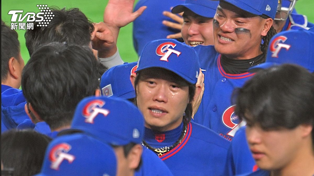 台灣經典賽三朝元老陳冠宇，在台灣擊退南韓之後淚灑球場、相當感動。(圖／胡瑞麒攝)