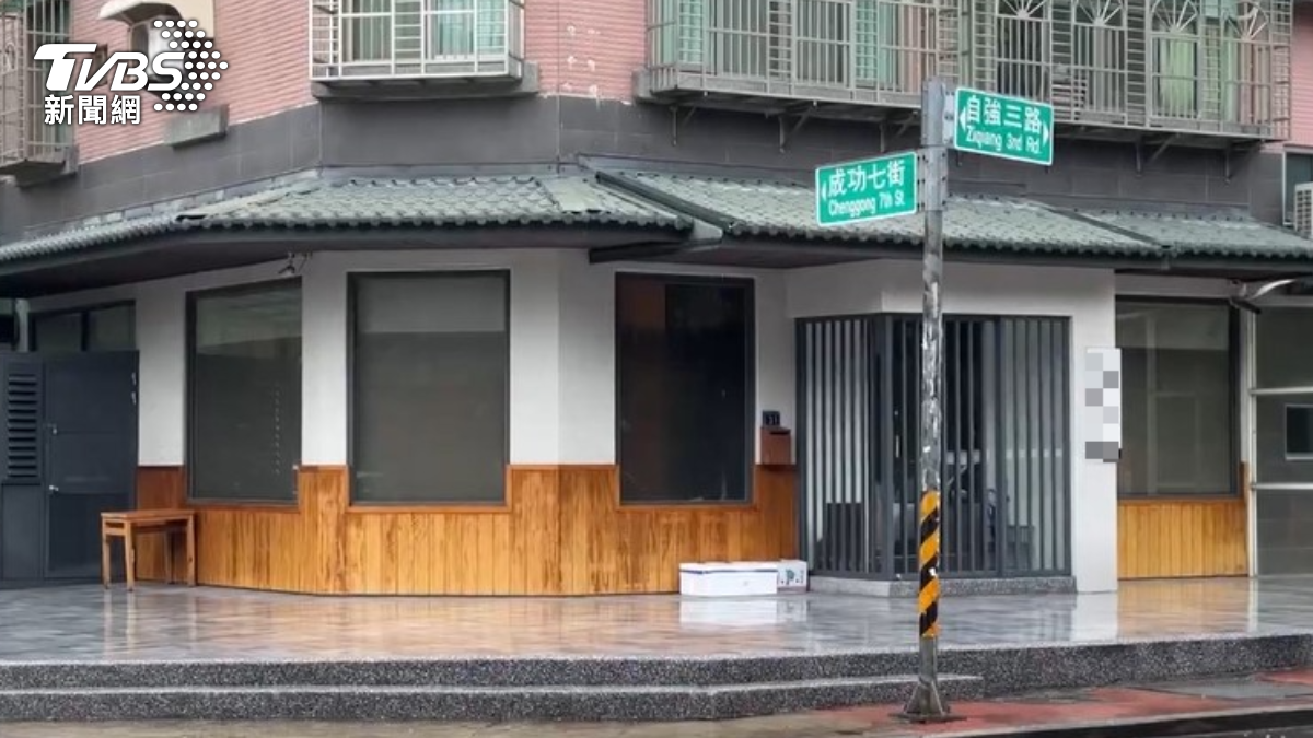 鄰居在日本料理店外發生肢體衝突。(圖/TVBS)