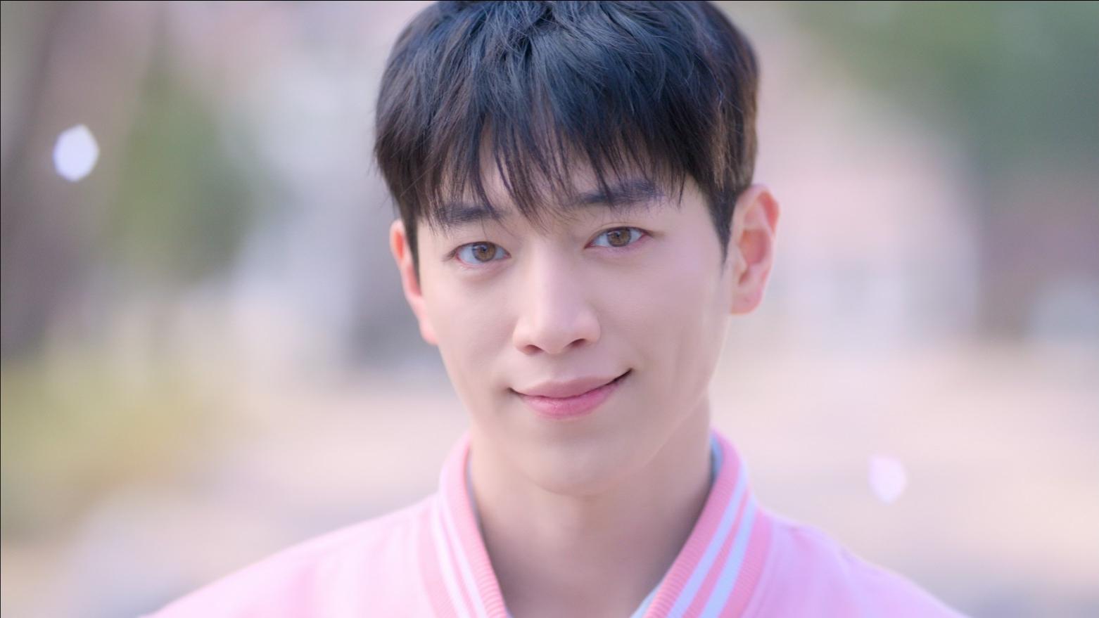 徐康俊的帥氣學長是許多女孩的理想型。(圖/翻攝自Netflix)