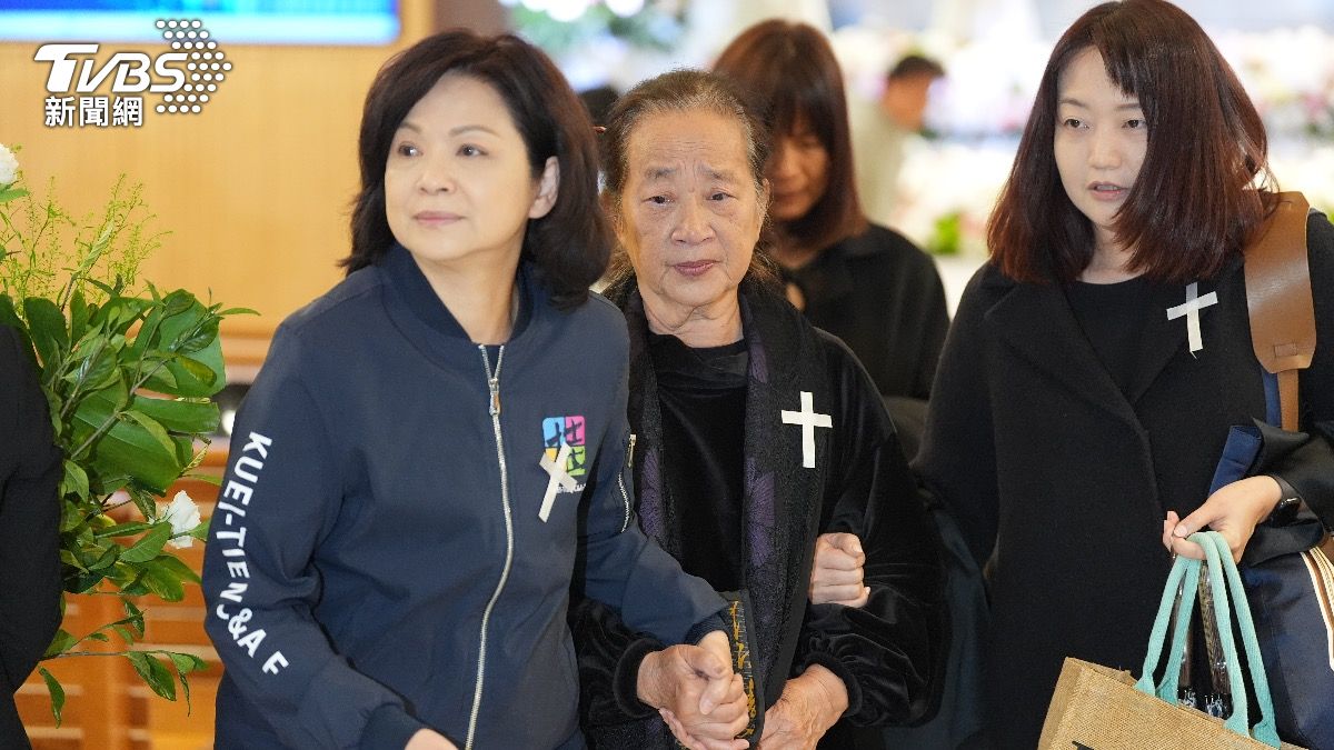 袁惟仁年邁母憾別兒!崩潰痛哭站不起 楊貴媚暖心攙扶曝「最後畫面」